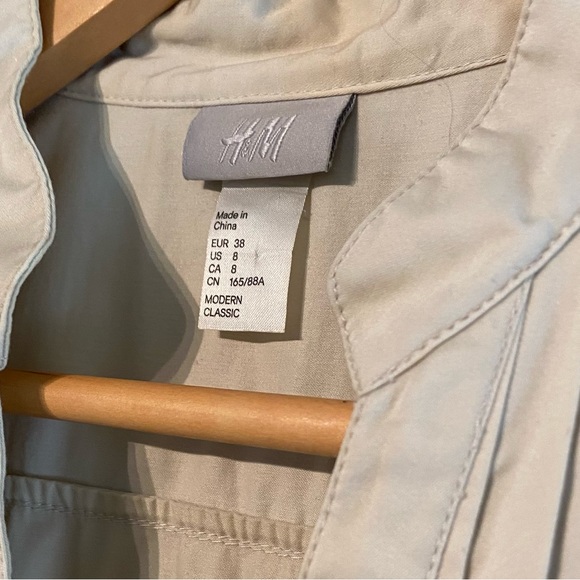 H&M button up dress. Excellent condition. Size EU 38 / US 8. Cotton blend. - Picture 4 of 9